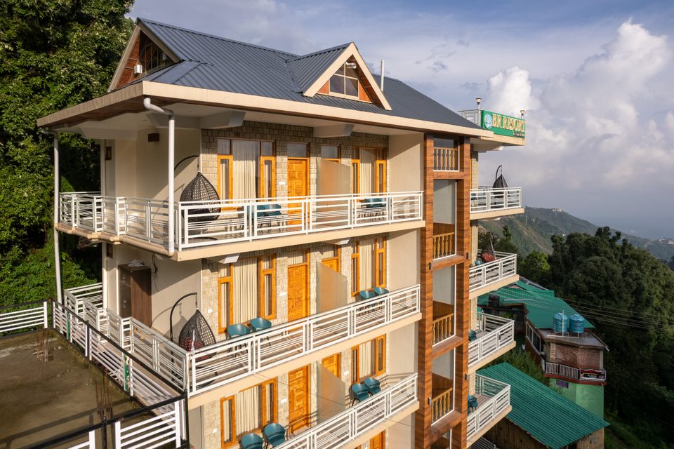 Aerial view of B.R. Resort surrounded by mountains