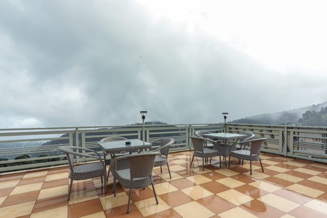 B.R. Resort - BR Resort terrace with mountain view
